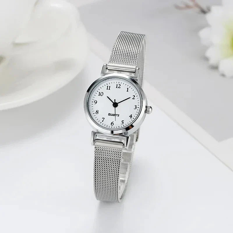 small-wrist-watch-belleza-glamour-979486.webp